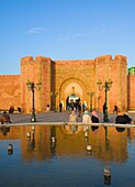 Marokko, Rabat, Bab Al-Had, Tor, Stadtmauer, Menschen