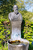 Denkmal und Bronzebüste Prinzregent Luitpold von Bayern am Platz der Opfer des Nationalsozialismus in München, Bayern, Deutschland