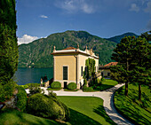 Villa Balbianello, Blick über den Park auf die Villa und den See, Lenno, Comer See, Lombardei, Italien
