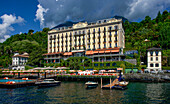  View over Lake Como to the Grandhotel Tremezzo with hotel pool and sun loungers under parasols, Tremezzina, Lake Como, Lombardy, Italy 