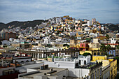Blick vom Kirchturm der Kathedrale "Santa Ana Catedral de Canarias" auf bunte Häuser, Altstadt "Vegueta" von Hauptstadt Las Palmas de Gran Canaria, Kanarische Inseln, Spanien, Europa