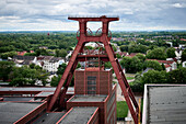 Luftaufnahme Industriegebäude Bergbauturm, Zeche Zollverein Essen, Deutschland