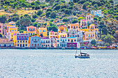 Blick auf den Hafen von Gialos, Gialos, Insel Symi, Dodekanes, Griechenland 