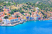  Hafen von Gialos, erhöhte Ansicht, Insel Symi, Dodekanes, Griechenland 