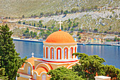  Kirche des Evangelismos (auch bekannt als Verkündigungskirche) Kuppel, Gialos, Insel Symi, Dodekanes, Griechenland 