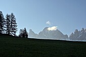 Bergspitzen der Geislergruppe im Sonnenuntergang, im Villnößtal, Dolomiten, Trentino-Südtirol, Italien