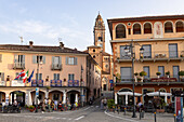  Town center of the municipality of Monforte d&#39;Alba in the Langhe wine region, Piedmont, Italy 