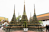 Kleine Stupas Phra Chedi Rai mit Porzellan verziert, Tempelanlage Wat Pho, Bangkok, Thailand