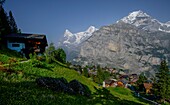 Mürren im Abendlicht, Eiger, Mönch und Jungfrau im Hintergrund, Mürren, Lauterbrunnen, Berner Oberland, Schweiz