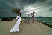  Tourism, hotspot, photo spot for selfies and influencers, at sunrise and stormy winds, Sivalai Beach, Koh Mook Island, Andaman Sea, Satun Province, Southern Thailand, Thailand, Asia 
