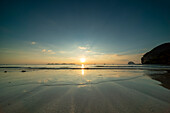 Sonnenuntergang am Charlie Beach, Insel Koh Mook, Andamanensee, Thailand, Südostasien, Asien