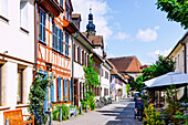  Schiffstraße with half-timbered houses, historic Huguenot houses, street cafes and a view of the Old Town Church in Erlangen, Middle Franconia, Franconia, Bavaria, Germany 