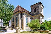 Bohlenplatz mit Kreuz+Quer, Haus der Kirche, und Denkmal für Tierrechte und gegen Tierversuche von Monika Ritter in Erlangen, Mittelfranken, Franken, Bayern, Deutschland