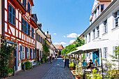  Schiffstraße with half-timbered houses, historic Huguenot houses, street cafes and a view of the Old Town Church in Erlangen, Middle Franconia, Franconia, Bavaria, Germany 