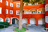  Mautner Castle with access to the jazz cellar In den Grüben in the old town of Burghausen, Upper Bavaria, Bavaria, Germany 