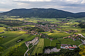 Blick vom Kienbergl auf Inzell und den Teisenberg von Westen, Inzell, Chiemgauer Alpen, Oberbayern, Bayern, Deutschland