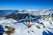  Woman on ski tour ascending to Sonnenspitze, Tux Alps in the background, Glungezer, Tux Alps, Tyrol, Austria 