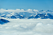 Blick auf Karwendel mit Nebel im Tal, vom Wallberg, Bayerische Alpen, Oberbayern, Bayern, Deutschland
