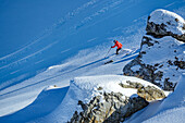  Woman on ski tour skiing through powder snow, Felskarspitze, Niedere Tauern, Salzburg, Austria 
