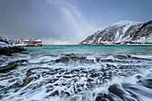  Wild sea surf with lighthouse and fisherman&#39;s hut on the beach, Bovaer, Senja, Troms, Norway 