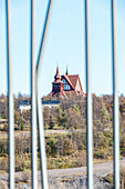 Schweden, Norrbottens län, Kiruna, Bauzaun, Stadt vor dem Krater, Kiruna Kyrka