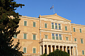  Das griechische Parlamentsgebäude am Syntagma-Platz, Athen, Griechenland 