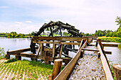  Forty-man wheel with a view of Rinnigrad on the Regnitz River in the Möhrendorf Water Wheels Open-Air Museum in Möhrendorf near Erlangen in Middle Franconia, Franconia, Bavaria, Germany 