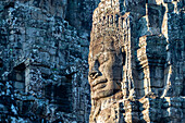 Riesiges steingemeißeltes Gesicht des Bodhisattva Lokeshvara, auch Avalokiteshvara, Bayon-Tempel, Angkor Thom, Welterbe der UNESCO, Angkor Wat, Siem Reap, Kambodscha, Asien