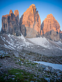  Sunrise at the Three Peaks, Three Peaks, Auronzo di Cadore, Belluno, Veneto, Toblach, Bolzano, Trentino, South Tyrol, Italy, Sexten Dolomites, Alps, Dolomites, Southern Europe, Europe 