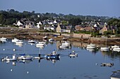  small port of Ploumenach near Tregastel, Cote de Granit Rose, Brittany, Northern France 