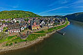  Panorama of Spay am Rhein with half-timbered houses, Rhenish Slate Mountains, UNESCO World Heritage Upper Middle Rhine Valley, Rhineland-Palatinate, Germany 