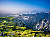  View of the Monument ai Bersaglieri south of the Three Peaks, Three Peaks, Auronzo di Cadore, Belluno, Veneto, Toblach, Bolzano, Trentino, South Tyrol, Italy, Sexten Dolomites, Alps, Dolomites, Southern Europe, Europe 