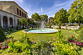  Fountain in the spa gardens and arcade building in the Bad Kissingen spa, Lower Franconia, Bavaria, Germany 
