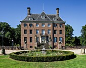  Amerongen Castle with park, castle staircase, and statues, Amerongen, Utrechtse Heuvelrug, Utrecht Province, Netherlands 