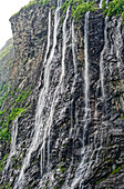 Der berühmte Wasserfall „Sieben Schwestern“, Geirangerfjord, Geiranger, Møre og Romsdal, Norwegen