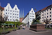  Deutschland, Berlin, Nikolaiviertel, St.-Nikolaus-Kirche, St.-Georgs-Statue,  