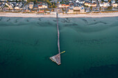 Blick auf die Seebrücke in Scharbeutz, Schleswig-Holstein, Deutschland