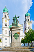 Dom St. Stephan, Domplatz, Denkmal für König Maximilian I Joseph von Bayern, Passau, Bayern, Deutschland