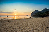  White sand beach and sunset, Charlie Beach, Koh Mook, Krabi Province, Trang, Southern Thailand, Andaman Sea, Thailand 
