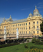  Kroatien, Zagreb, Gebäude der Kroatischen Eisenbahn,  