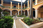 Cuba, Havana, Museo de Arte Colonial, patio, 