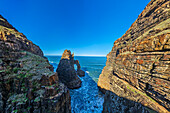  Cathedral Rock arch in the Indian Ocean, Wild Coast Trail, Wild Coast, Eastern Cape, South Africa 