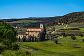  The Abbazia di Sant&#39;Antimo monastery in Castelnuovo dell&#39;Abate, Val d&#39;Orcia, Tuscany, Italy 