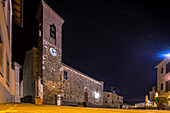  Sant&#39;Angelo in Colle at night, Val d&#39;Orcia, Tuscany, Italy 