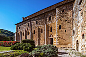  The monastery church of the Abbey of Sant&#39;Antimo in Castelnuovo dell&#39;Abate, Val d&#39;Orcia, Tuscany, Italy 