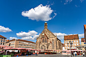  Market stalls and Frauenkirche at the Hauptmarkt, Nuremberg, Bavaria, Germany  