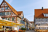 Half-timbered houses and restaurants on the market square in the old town of Kirchheim unter Teck, Baden-Württemberg, Germany 