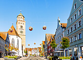 Reichsstraße mit Blick auf das Liebfrauenmünster in der Altstadt von Donauwörth, Donau-Ries, Bayerisch-Schwaben, Schwaben, Bayern, Deutschland