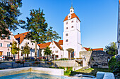  Lower Gate with city wall in Gundelfingen an der Donau, Bavarian Swabia, Swabia, Bavaria, Germany 