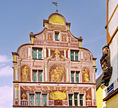  Side facade of the Hotel de Ville (Town Hall) with Klapperstein and corner house on Rue Guillaume Tell (Wilhelm Tell Gass) with wooden figure of William Tell in Mulhouse, Alsace, France 